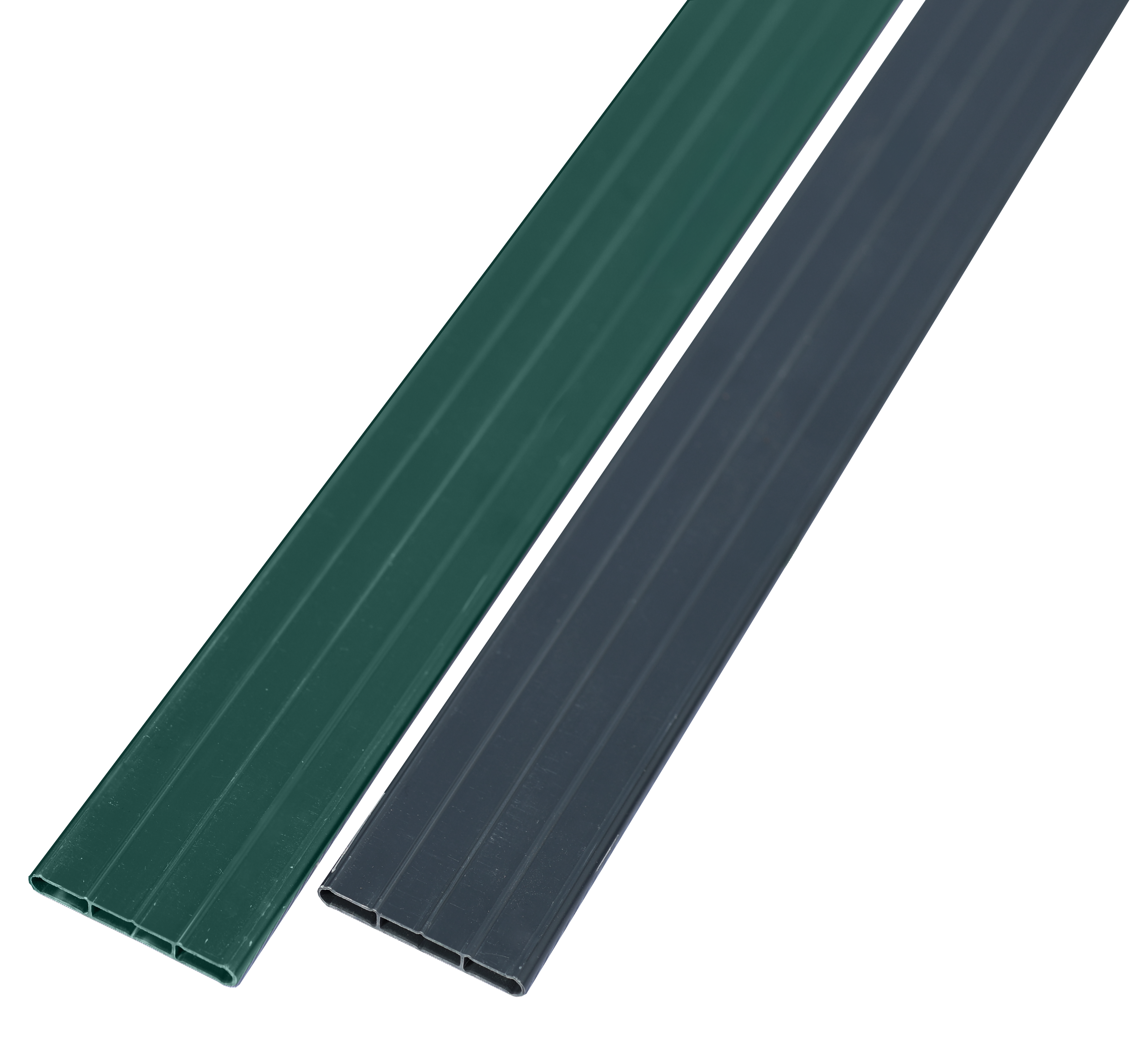 Lattes PVC gris anthracite et vert RAL 6005 présentées côte à côte